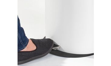 PEDALLI BÜYÜK ÇÖP KOVASI 30 LT SAPLI İÇ KOVA DAHİL BEYAZ RENKLİ 33X25X64CM