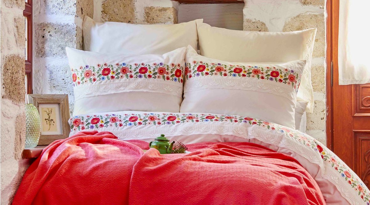 KARACA HOME PATRİZA NAR ÇİÇEĞİ NAKIŞLI NEVRESİM VE YATAK